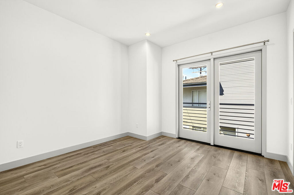 440 Palm Drive - Photo 17