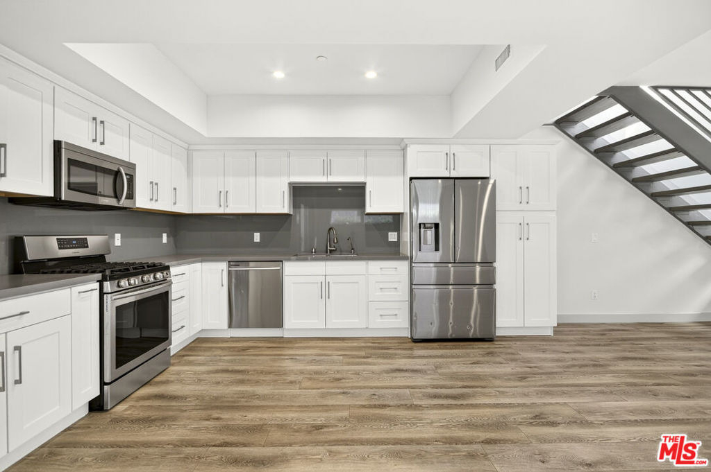 440 Palm Drive - Photo 7