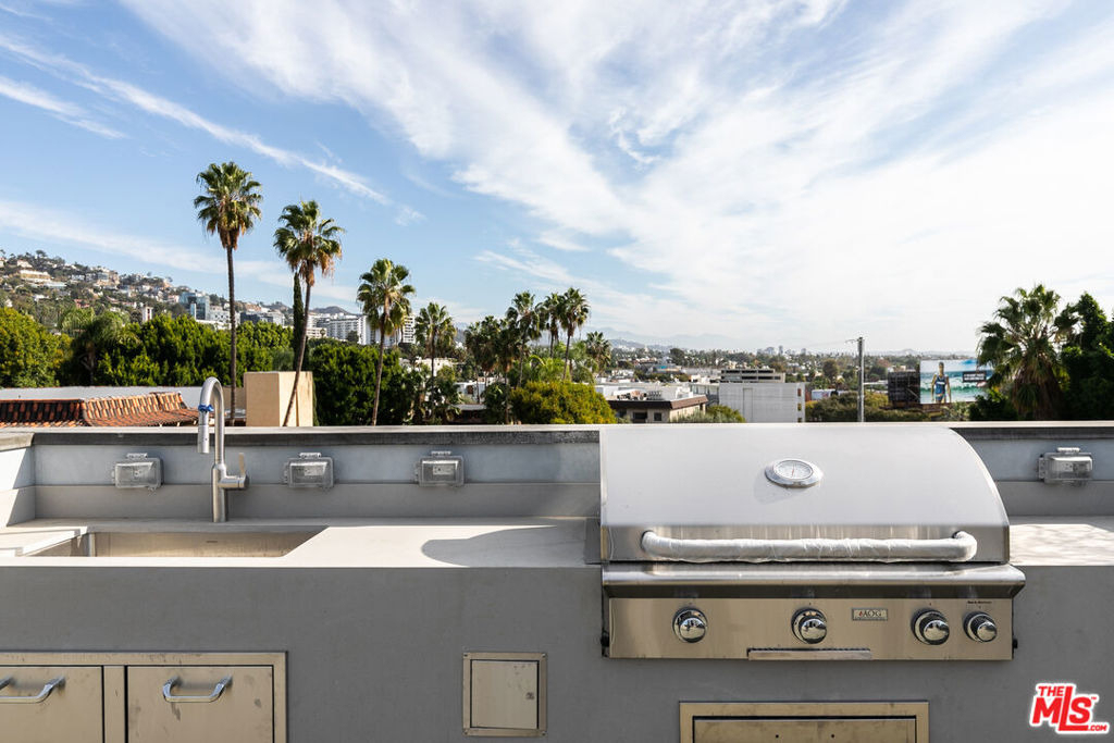 829 Larrabee Street - Photo 10
