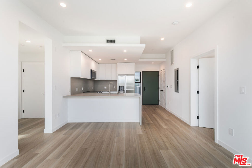 829 Larrabee Street - Photo 4