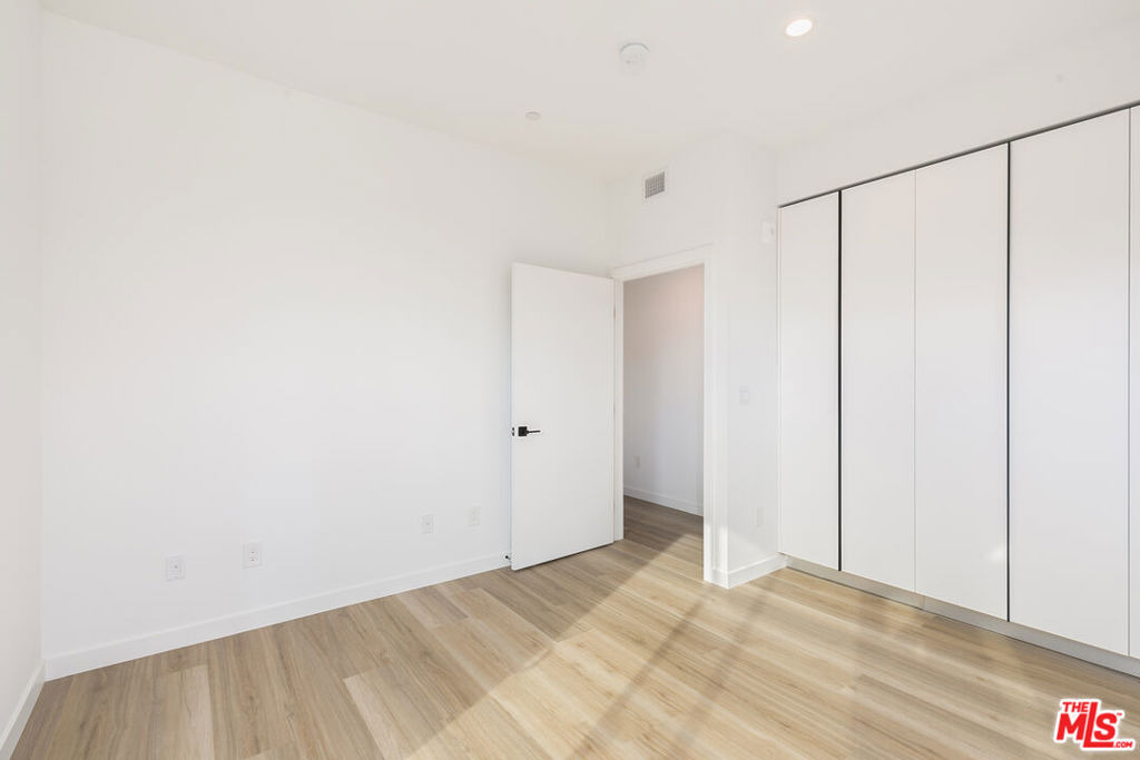 829 Larrabee Street - Photo 6