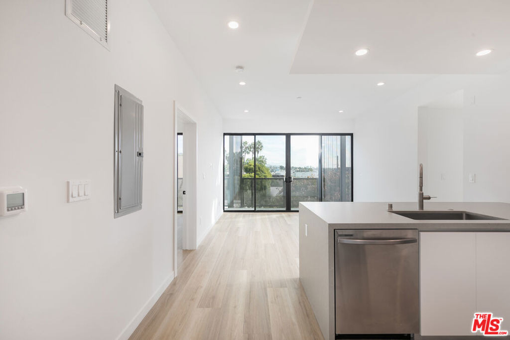 829 Larrabee Street - Photo 5