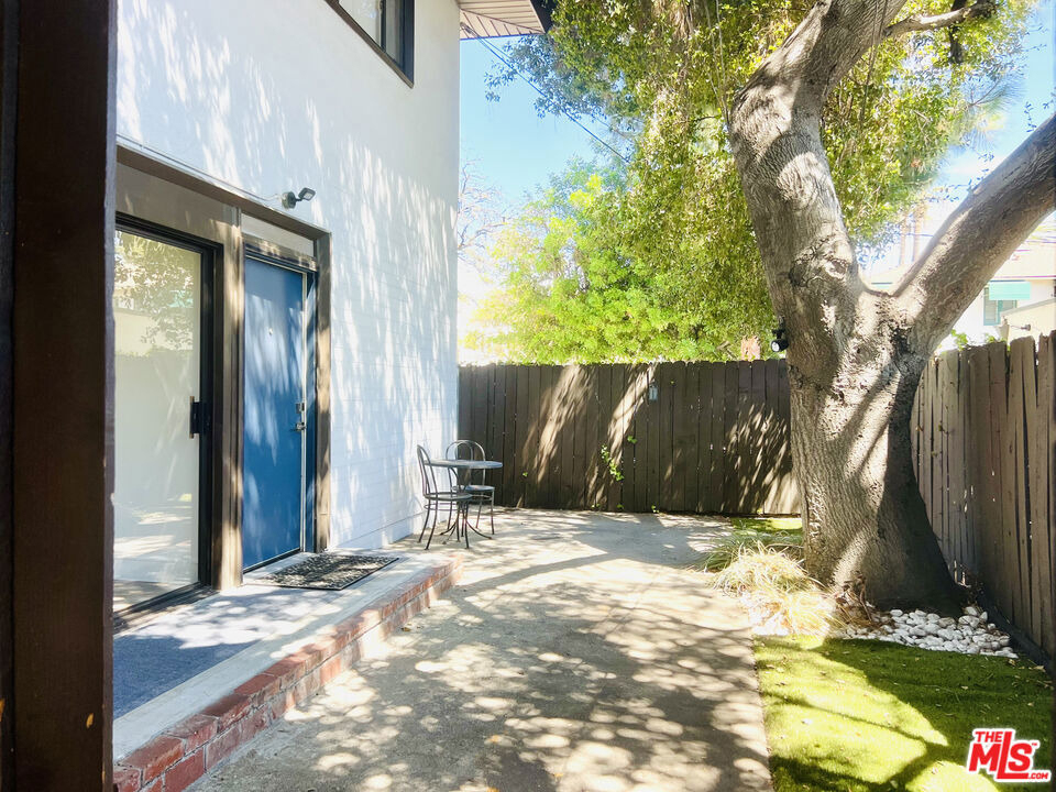 532 El Dorado Street - Photo 0