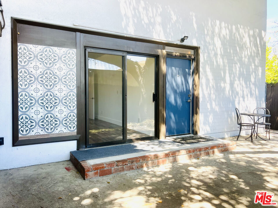 532 El Dorado Street - Photo 2