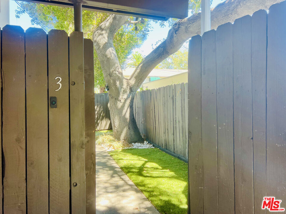 532 El Dorado Street - Photo 1