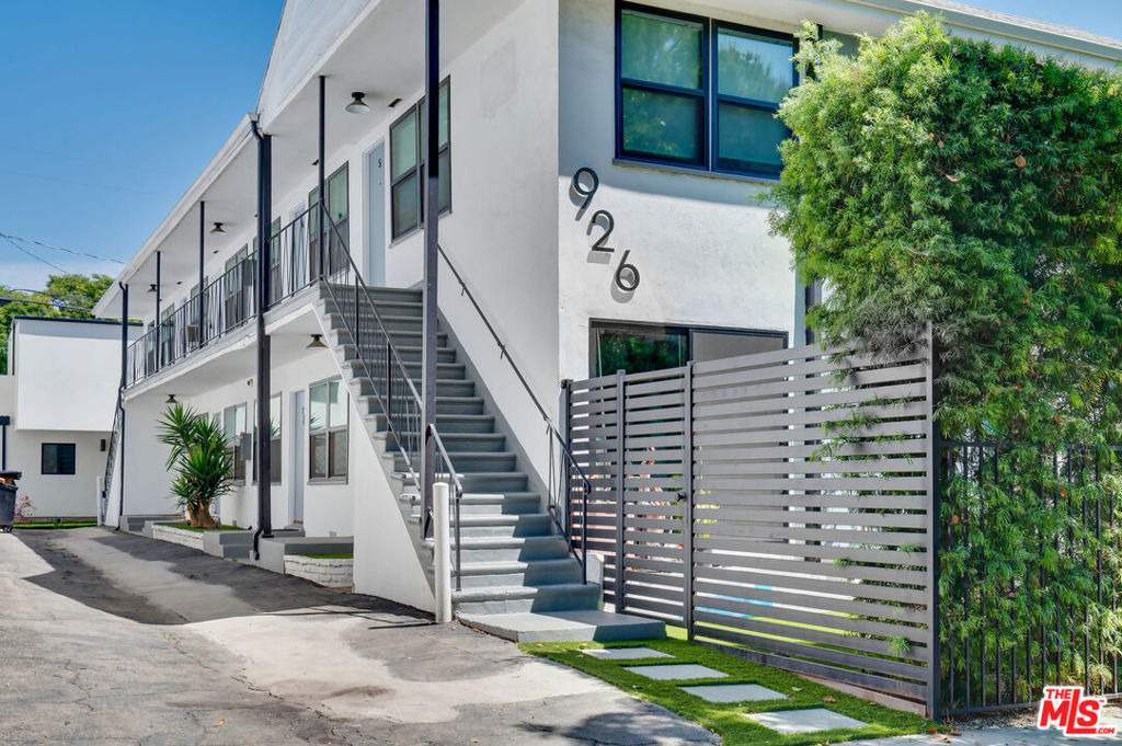 926 N Spaulding Avenue - Photo 13