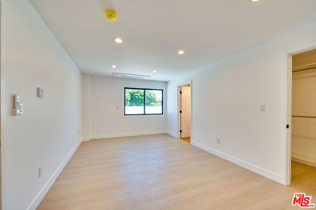 926 N Spaulding Avenue - Photo 9