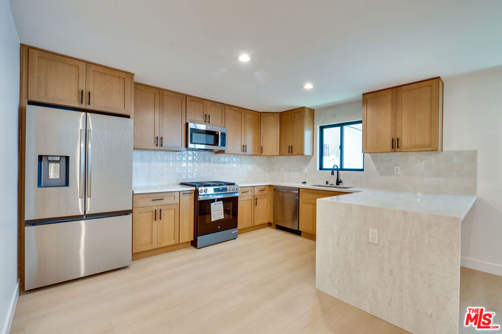 926 N Spaulding Avenue - Photo 2