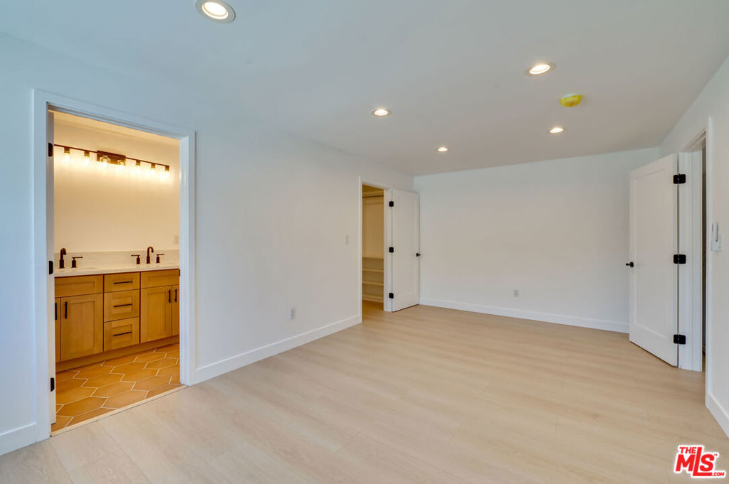 926 N Spaulding Avenue - Photo 11