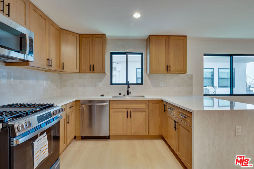 926 N Spaulding Avenue - Photo 4