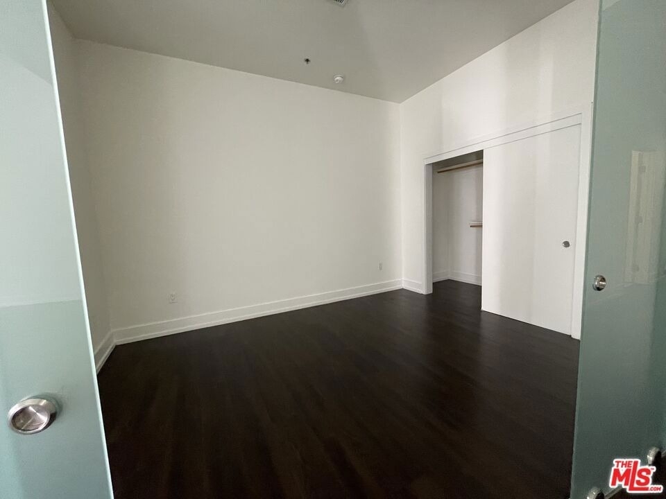 727 W 7th Street - Photo 7