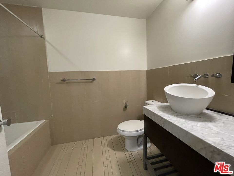 727 W 7th Street - Photo 8