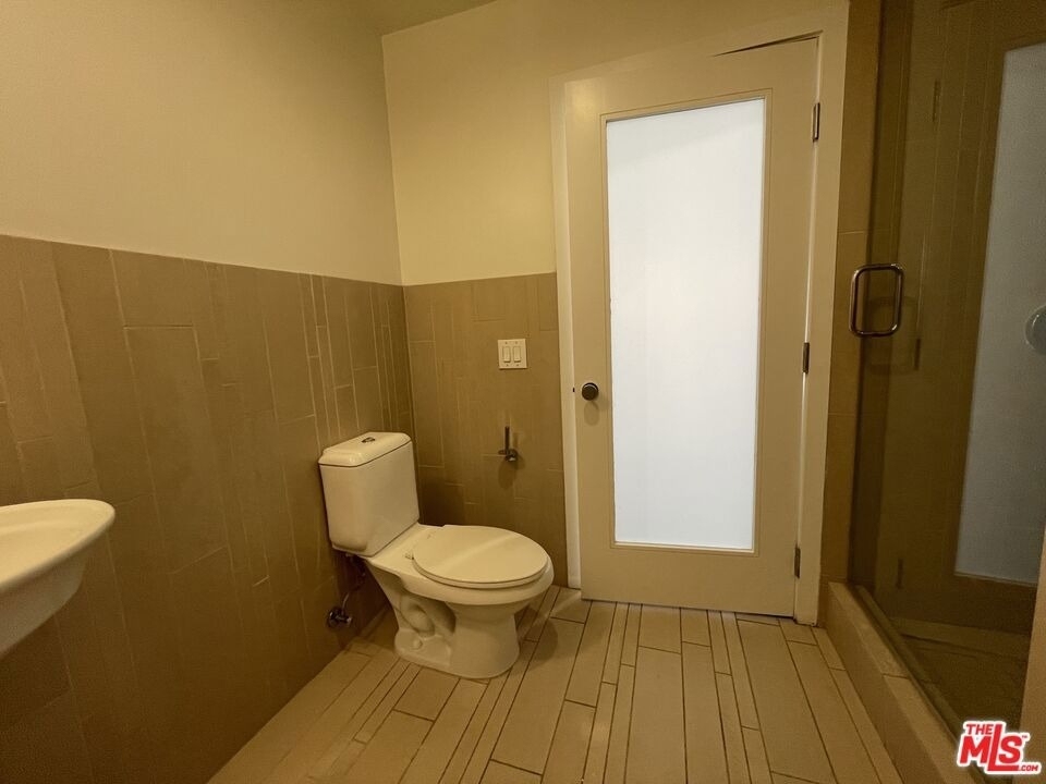 727 W 7th Street - Photo 21