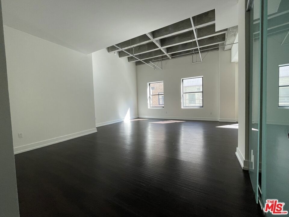727 W 7th Street - Photo 3