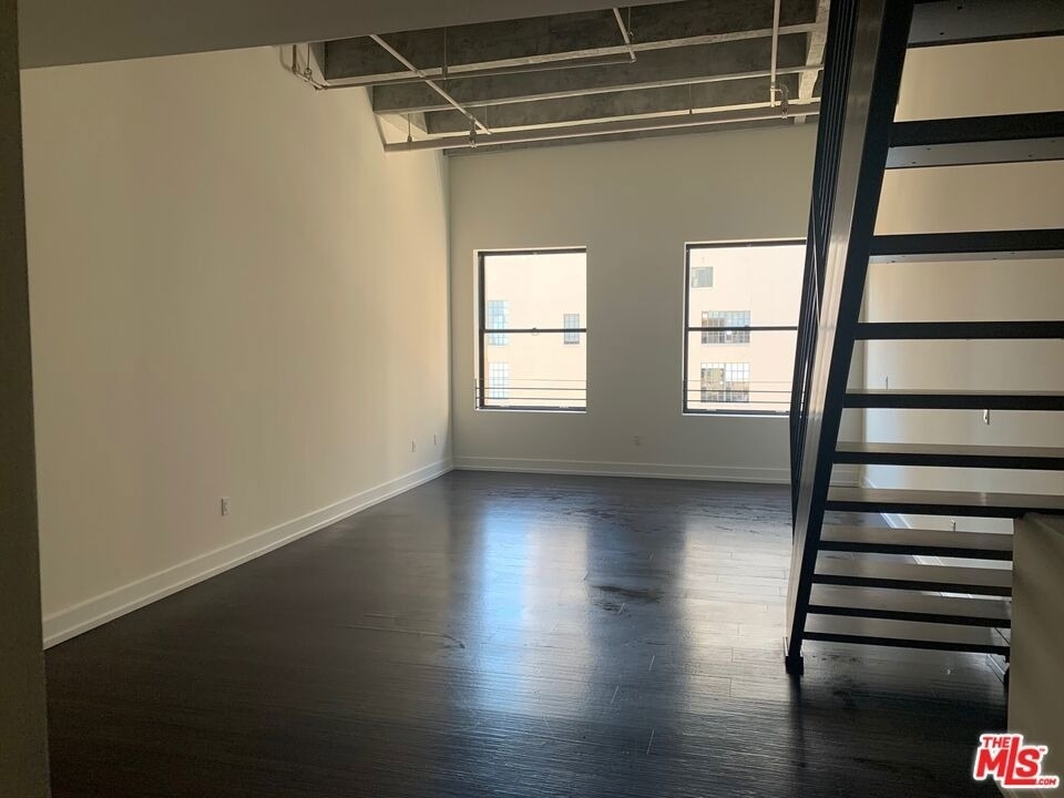 727 W 7th Street - Photo 9