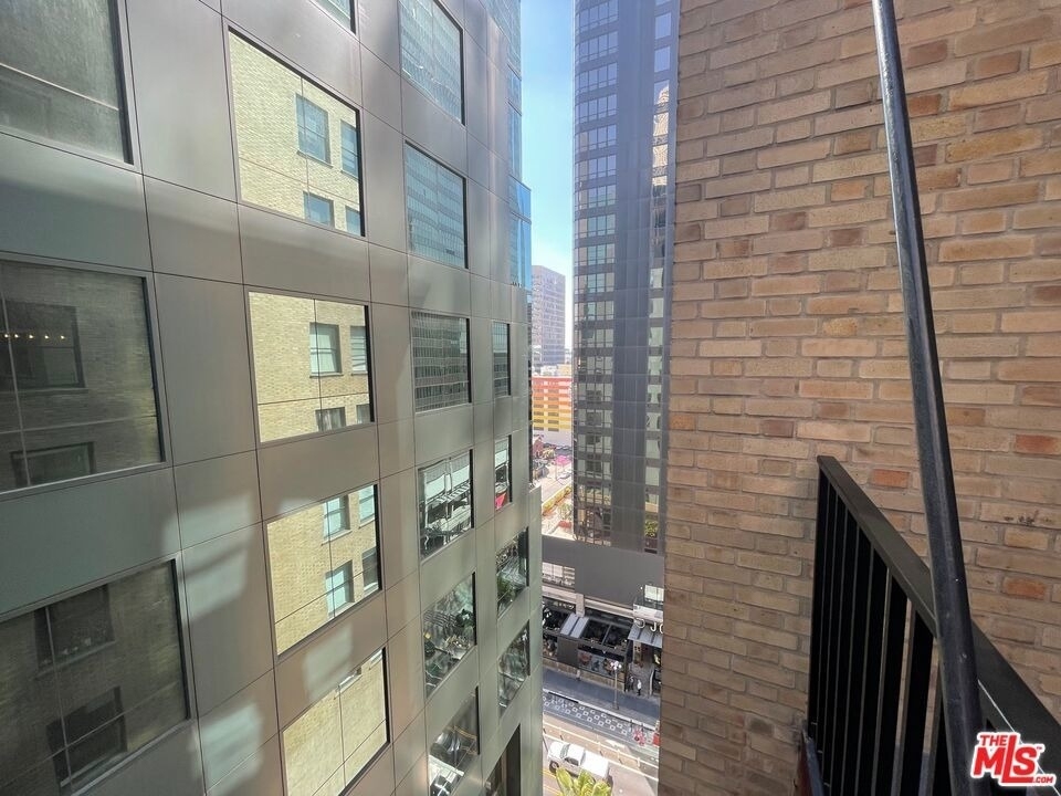 727 W 7th Street - Photo 11