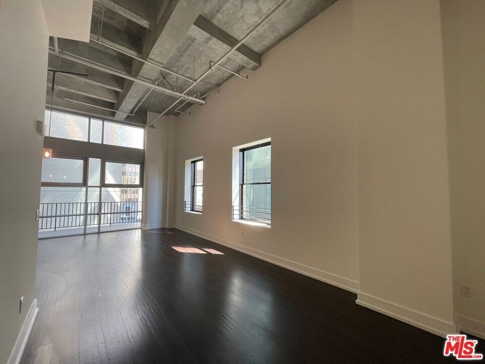 727 W 7th Street - Photo 6