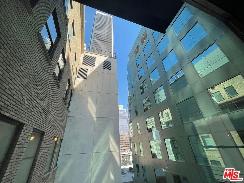727 W 7th Street - Photo 13