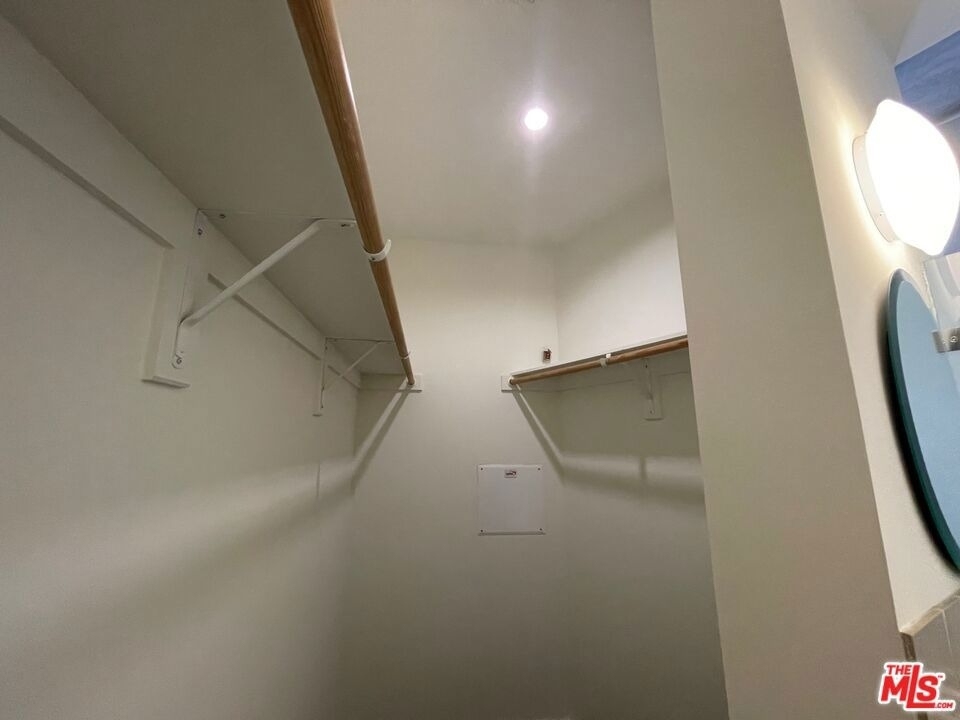 727 W 7th Street - Photo 5