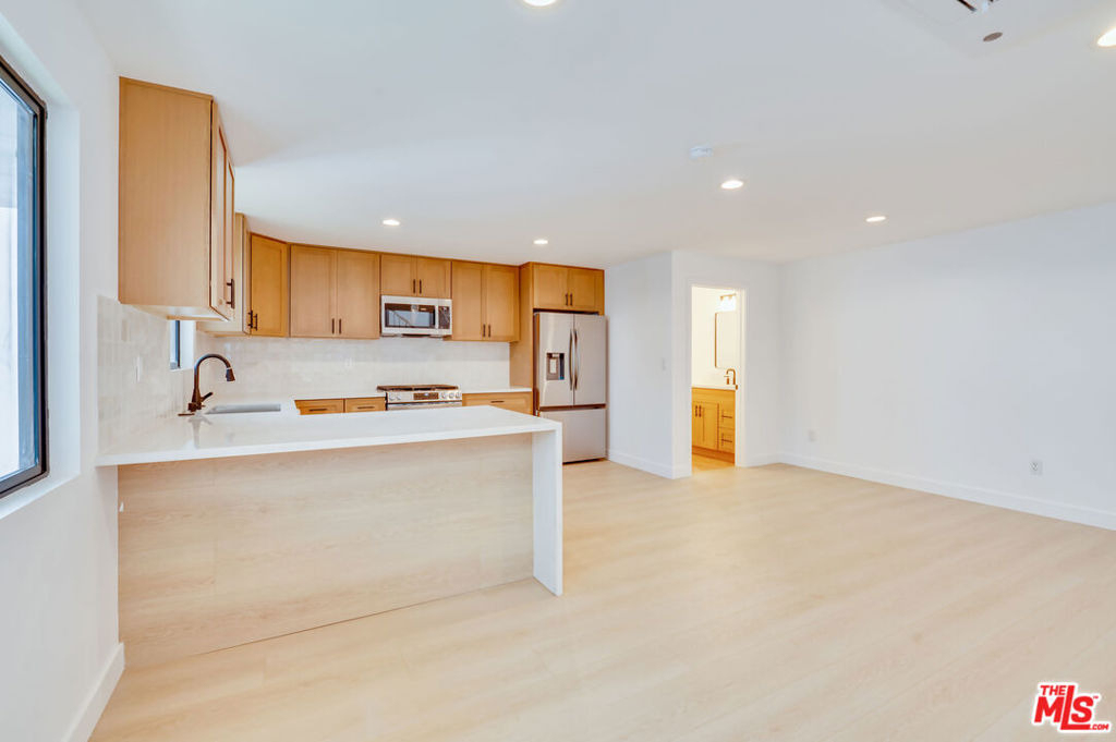 926 N Spaulding Avenue - Photo 3