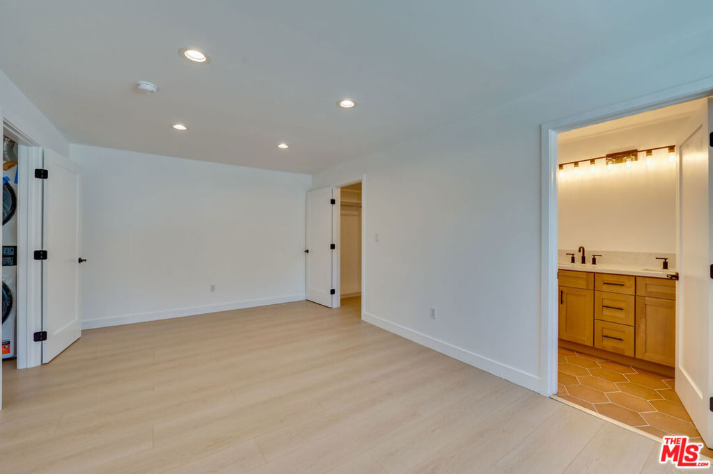 926 N Spaulding Avenue - Photo 9