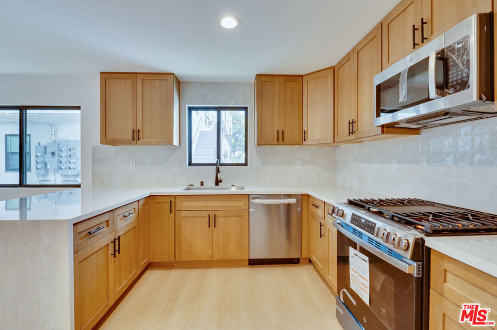 926 N Spaulding Avenue - Photo 4