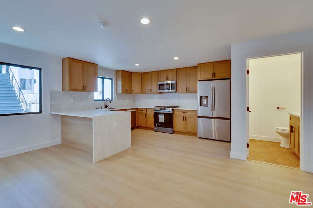 926 N Spaulding Avenue - Photo 2