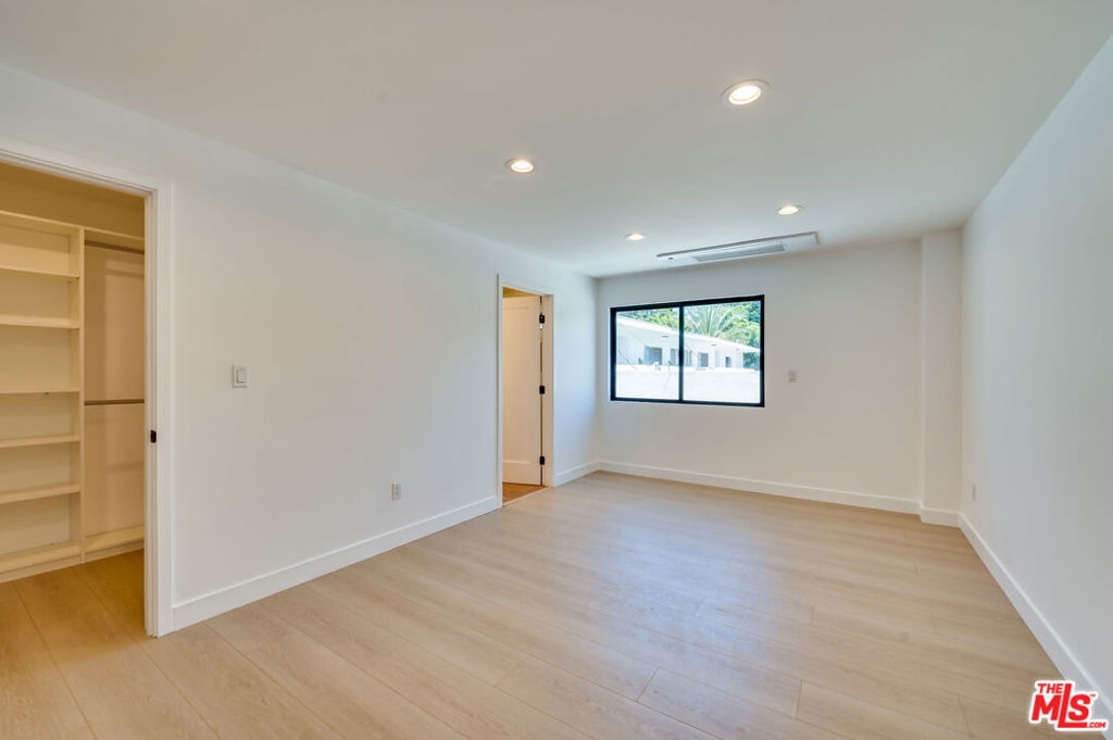 926 N Spaulding Avenue - Photo 8