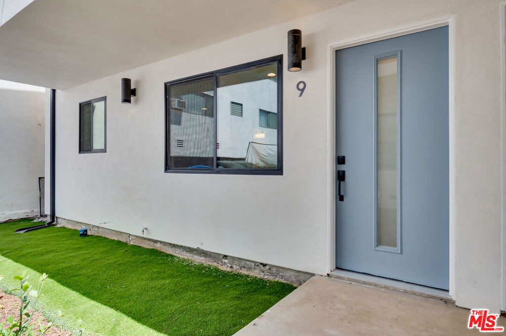 926 N Spaulding Avenue - Photo 0