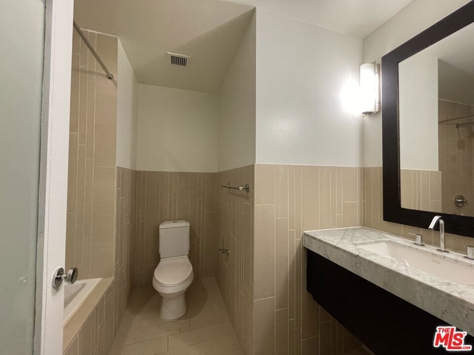 727 W 7th Street - Photo 5