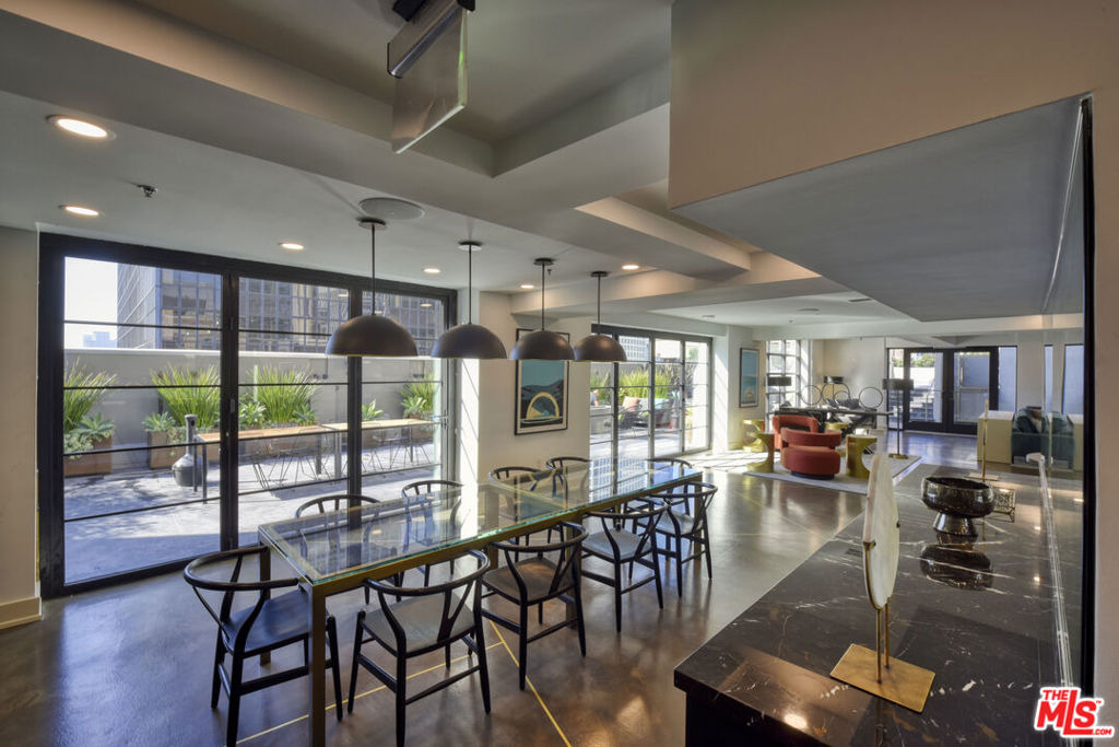 727 W 7th Street - Photo 16