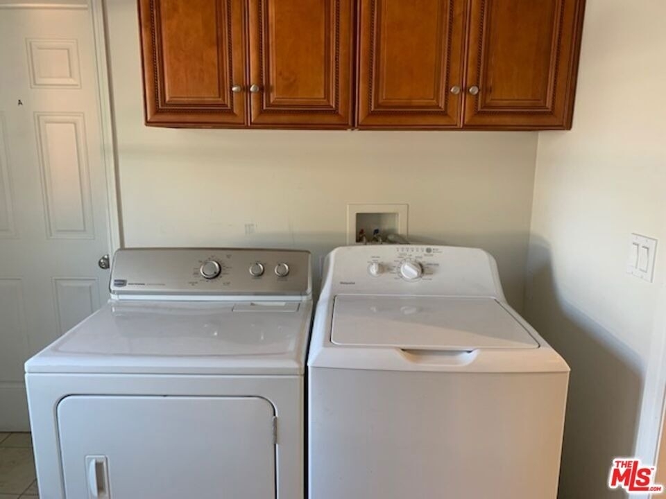 1305 W 37th Place - Photo 4