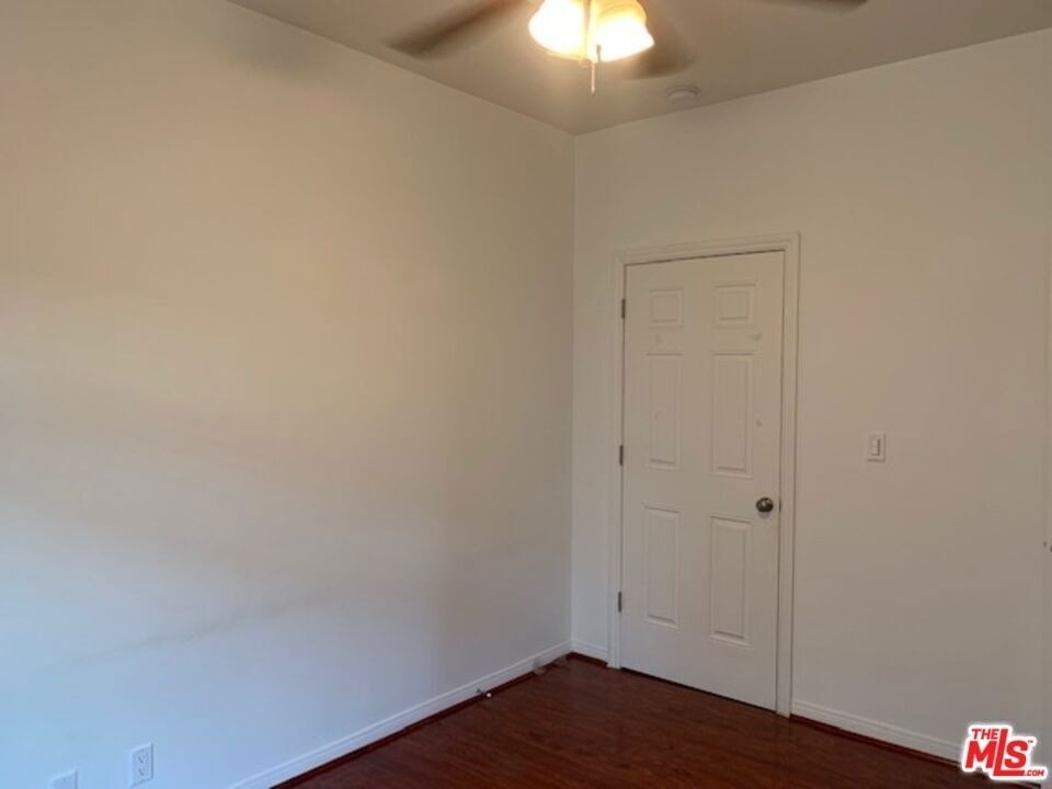 1305 W 37th Place - Photo 6