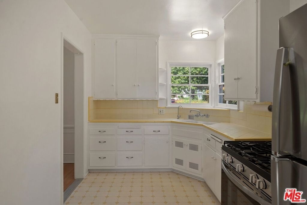 240 Euclid Street - Photo 9