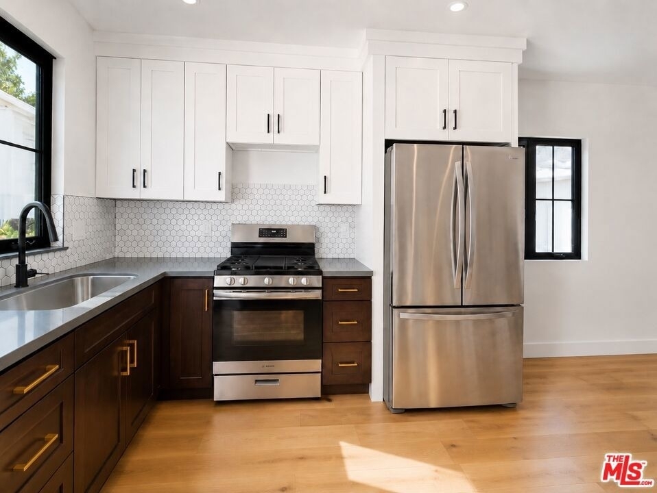 6207 Babcock Avenue - Photo 32