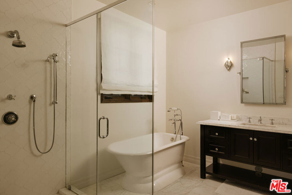 124 N Woodburn Drive - Photo 17