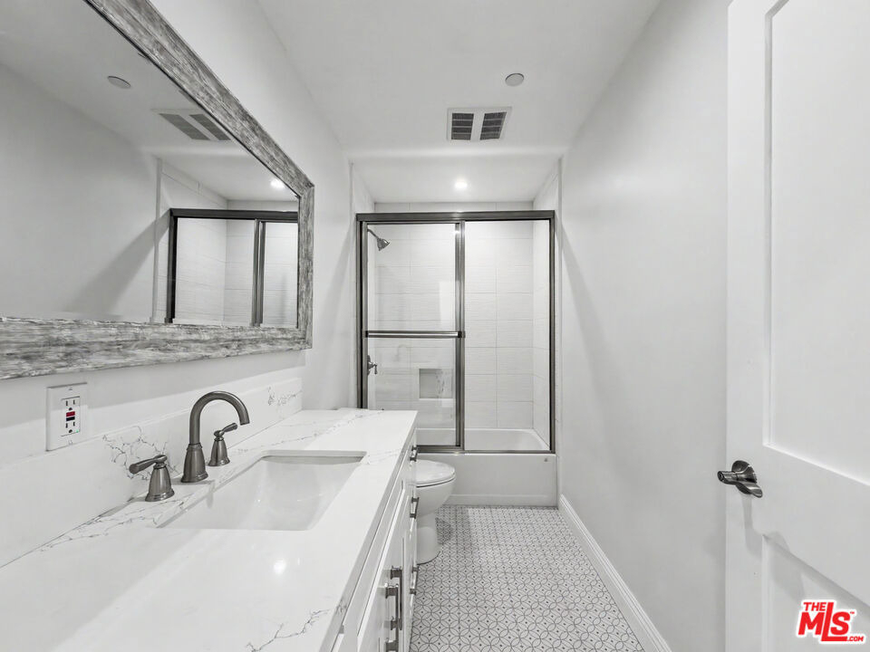 5035 Zelzah Avenue - Photo 37