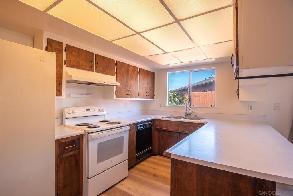 1823 Sparks Ct. - Photo 8