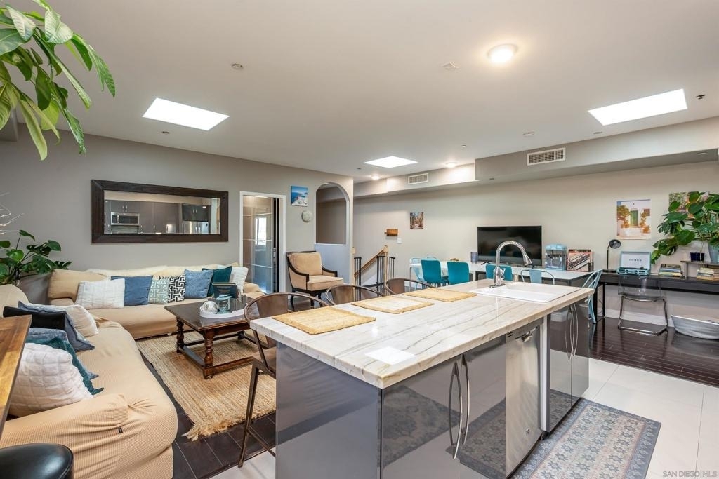 4741 Point Loma Ave - Photo 4