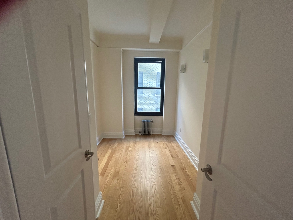 East Village - Photo 1