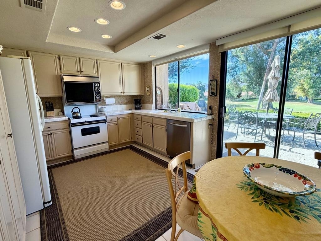 347 Villena Way - Photo 6