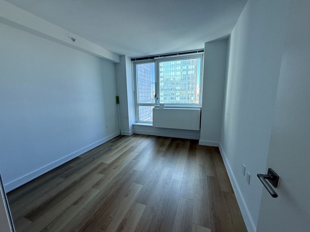 Crescent Street - Photo 1