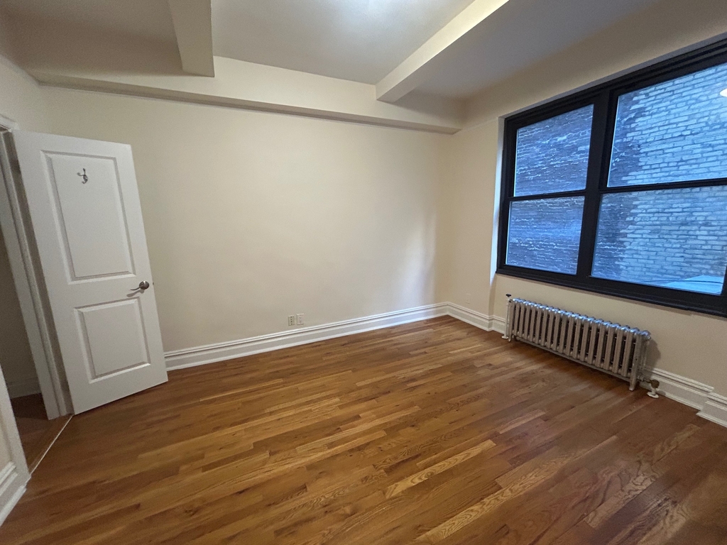 East Village - Photo 2