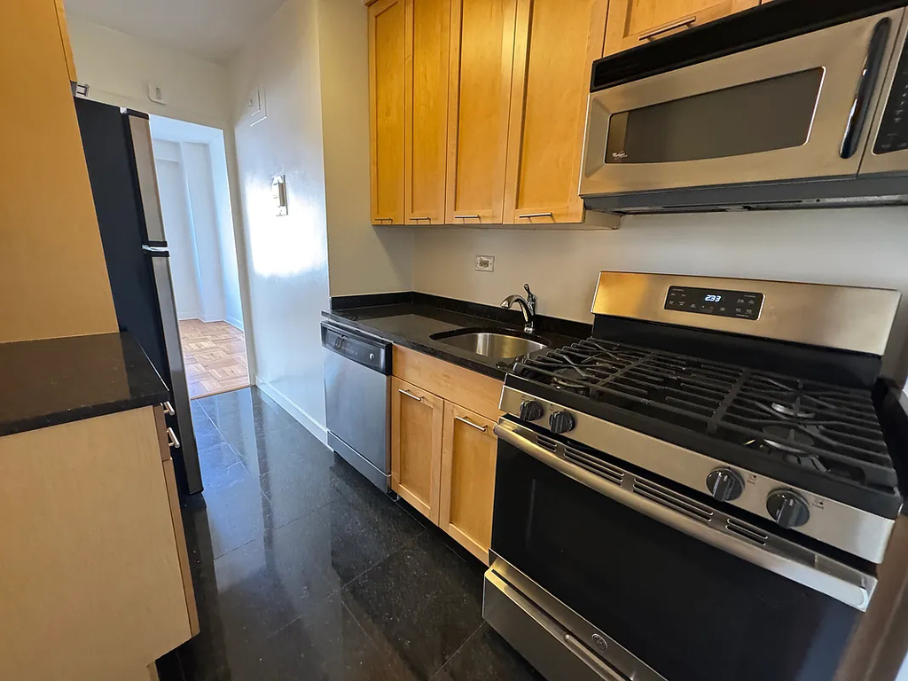 145 4th Avenue - Photo 7