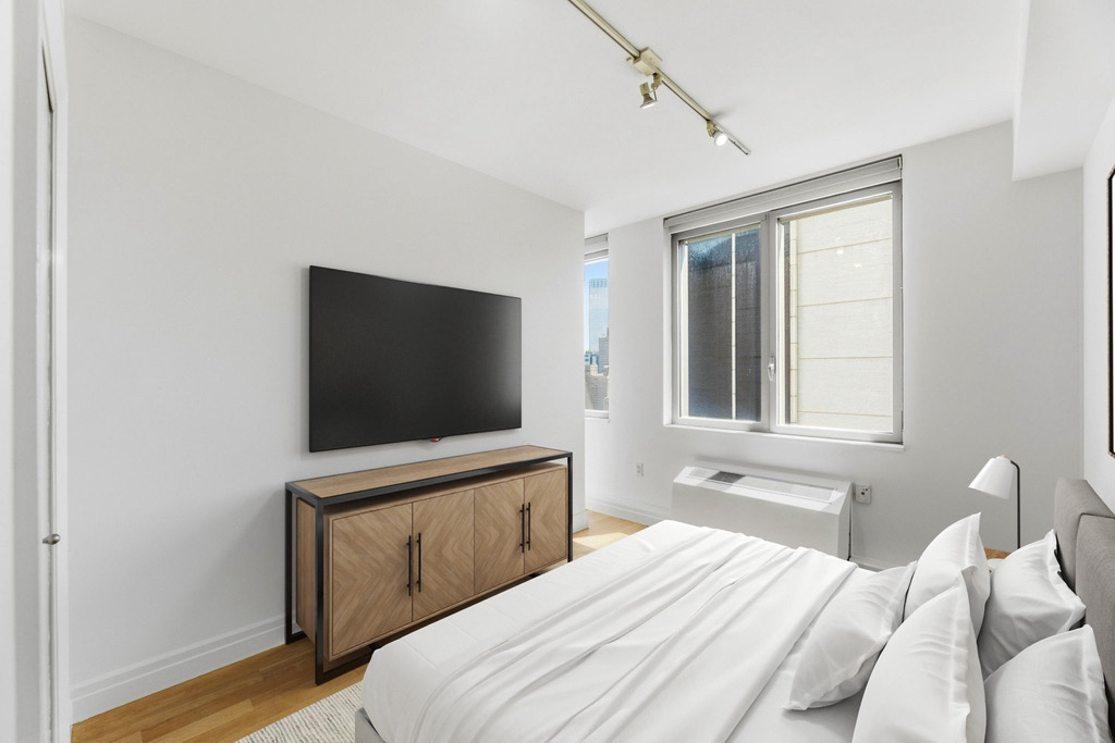 554 West 54th Street - Photo 6