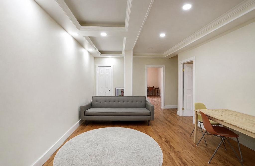 666 Hancock Street - Photo 2