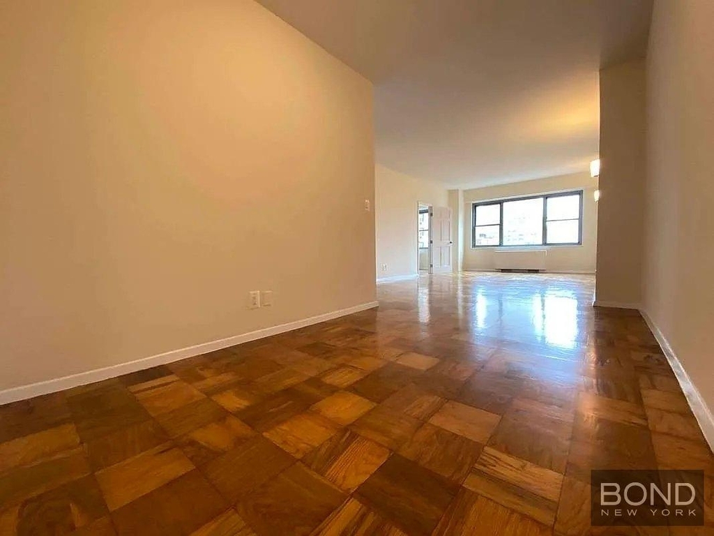 East 63rd Street - Photo 0