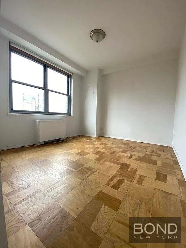East 63rd Street - Photo 10