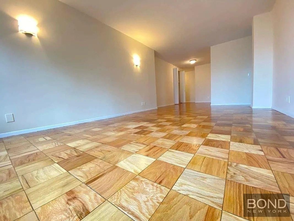East 63rd Street - Photo 7