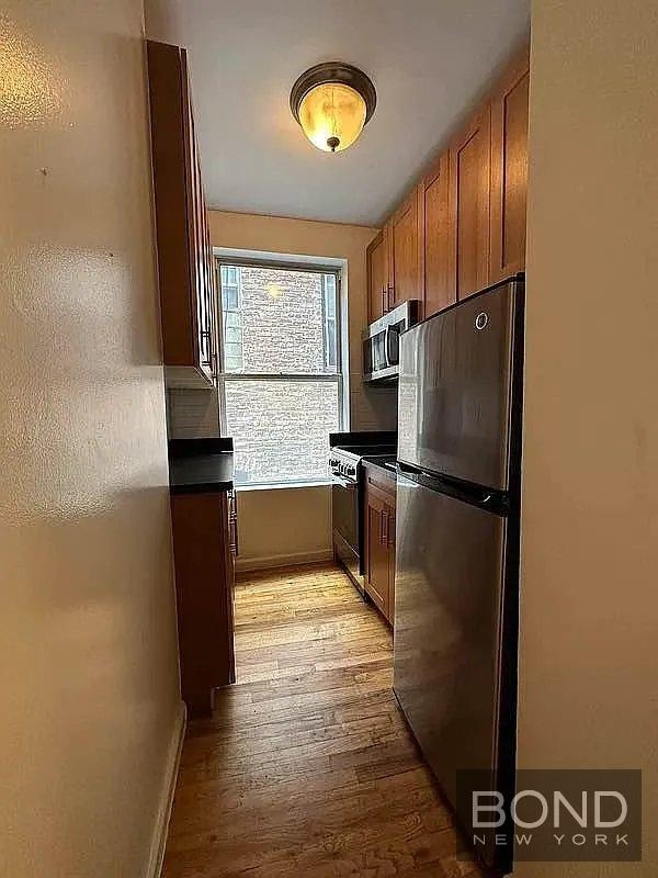 East 74th Street - Photo 8